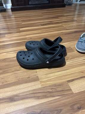 Crocs Men's and Women's Classic Lined Clogs Mens size 8 Women’s size 10